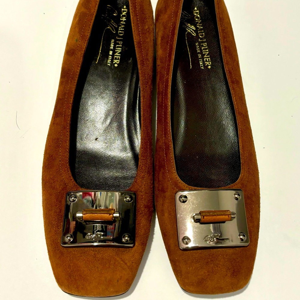 Donald J Pliner Women’s brown suede flats with silver mod buckle